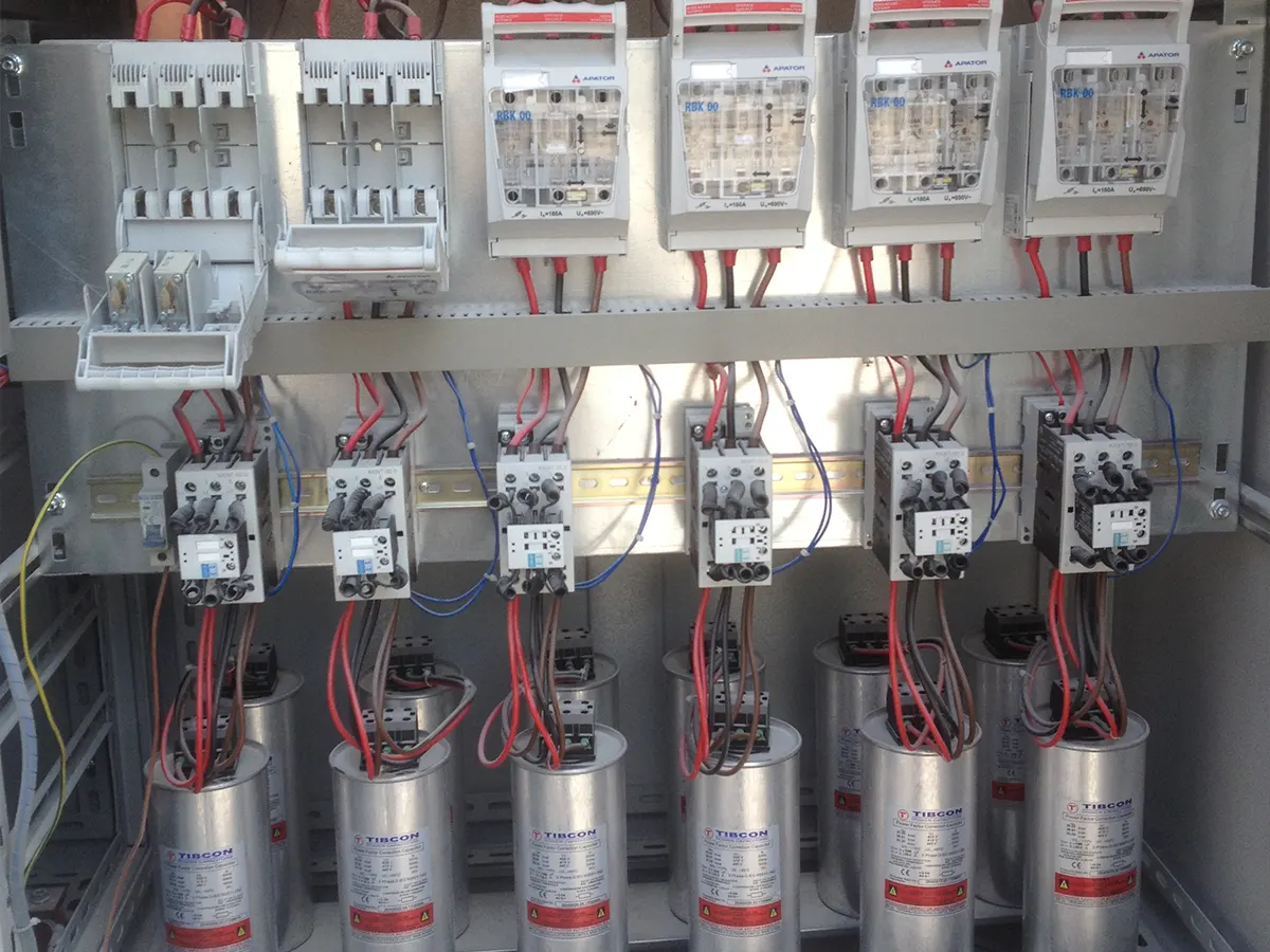 1000kva-dagitim-ve-kompanzasyon-panosu.webp