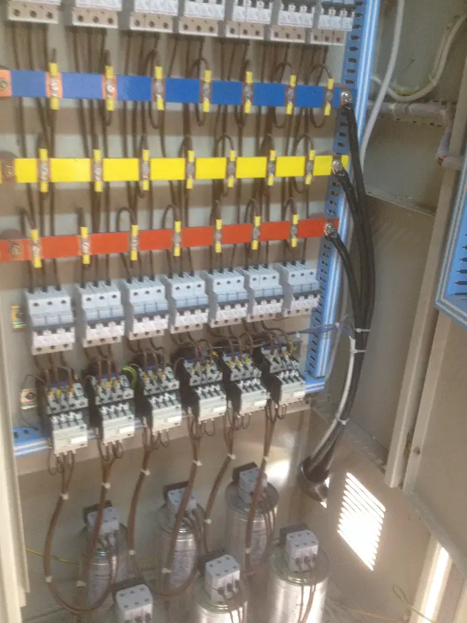 400kva-olcu-dagitim-ve-kompanzasyon-panosu-2.webp